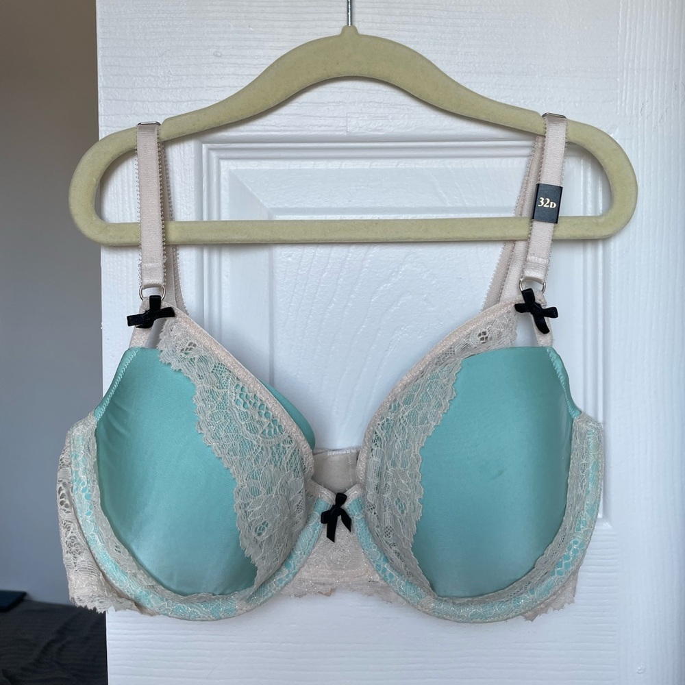 Victoria's Secret Lace Bra in Teal and Cream